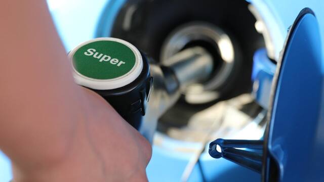 ¿Cuánto cuesta cargar el coche? Este es el precio del litro de gasolina y el del gasóleo este domingo 7 de junio