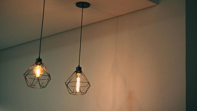 El precio de la luz para este viernes 20 de febrero de 2026: ¿cuáles son las horas más baratas y las más caras?