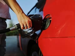 ¿Cuánto cuesta cargar el coche? Este es el precio del litro de gasolina y el del gasóleo este viernes 1 de mayo