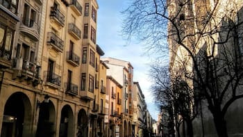 Esta ciudad de La Rioja tiene el más delicioso vino del país, paisajes de ensueño y la más exquisita gastronomía.