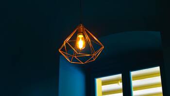 El precio de la luz para este domingo 18 de enero: ¿cuándo conviene enchufar la lavadora?