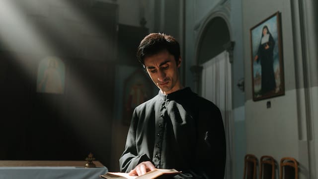 Día de San Anselmo de Canterbury: la oración para tener su guía y protección este martes