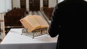 Día de San Bernardino de Siena: la oración para tener su guía y protección este miércoles