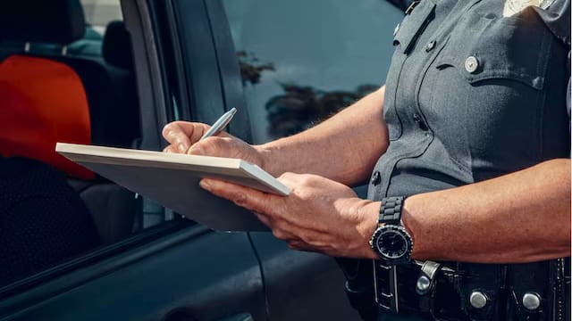 Ya es oficial | Multarán y retendrán de nuevo el auto a cualquier conductor que circule sin seguro vigente