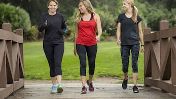 No son 10.000 pasos: una experta en ejercicios descubrió cuánto hay que caminar por día para mantenernos saludables