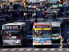 Colectivos: UTA y las empresas de transporte llegaron a un acuerdo salarial y no habrá paro