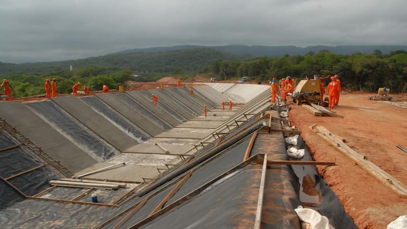 Construyen un río artificial de 145 km para llevar agua a una de las zonas más secas de la región.
