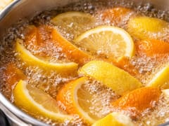 Para qué sirve hervir cáscara de naranja en vinagre, por qué desengrasa y cómo preparar el limpiador en casa