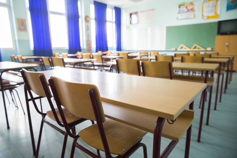 El cierre temporal afecta a estudiantes de preescolar, primaria y secundaria. Fuente: Shutterstock.