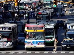 Mañana podrían no circular colectivos en el AMBA: qué negocia el Gobierno con las empresas