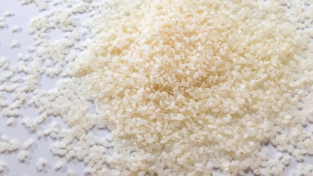 Arroz crudo con unas gotas de detergente en frasco: por qué recomiendan esta mezcla y para qué sirve