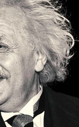 Albert Einstein, físico: “La vida se asemeja a una bicicleta: si deseas preservar el equilibrio, avanza hacia delante”