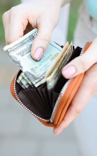 Qué significa ordenar los billetes de menor a mayor, según la psicología