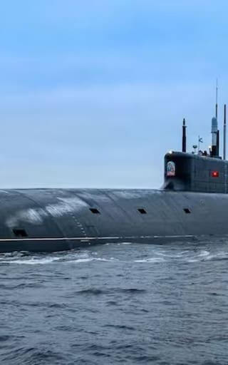 Tensión global: el ejército más fuerte del planeta se alista para controlar el océano y lanza un mega submarino