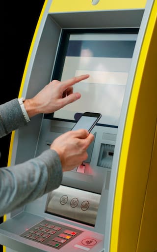 El botón del cajero automático que lo protegerá de perder todo su dinero si se percata a tiempo
