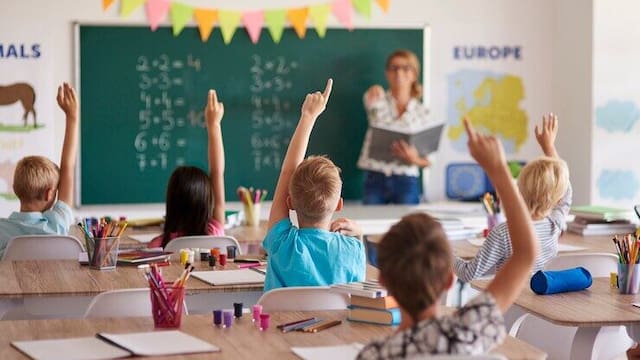 Todos los colegios exigen aprender un idioma diferente desde 2026, por mandato del Gobierno