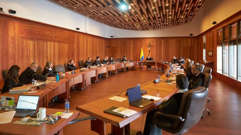 La legislación laboral colombiana establece que un trabajador puede recibir indemnización incluso si decide finalizar su contrato.