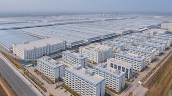 Erigen la planta más extensa del planeta: este centro industrial excede en dimensiones a relevantes urbes