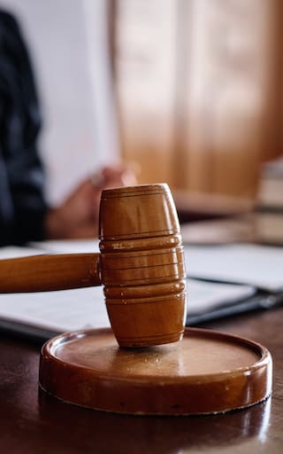 Confirmado: la Corte Suprema suspende el embargo total del salario y fija un tope obligatorio