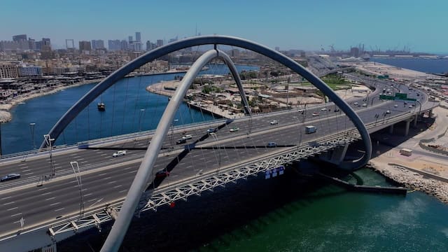 Un país asiático construye un ambicioso puente: cuenta con capacidad de 20.000 autos por hora y disminuye el viaje de 2 horas a 16 minutos
