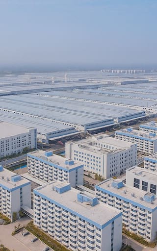 Levantan la fábrica más amplia del mundo: este centro industrial sobrepasa en tamaño a importantes metrópolis