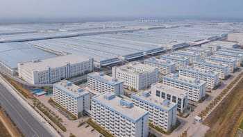 Levantan la fábrica más amplia del mundo: este centro industrial sobrepasa en tamaño a importantes metrópolis