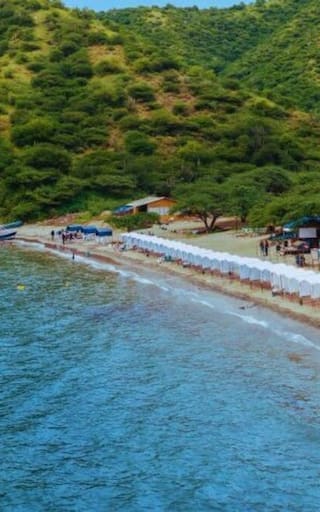 No es San Andrés: esta playa oculta se vuelve cada vez más conocida por su cocina excepcional y panorámicas privilegiadas