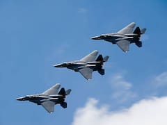 Pisa fuerte la potencia mundial más poderosa y temida: posee unos aviones de combate que retan a los demás ejércitos y funcionan con tecnología militar de última generación