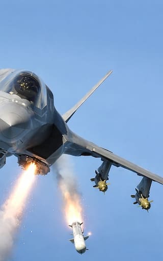 Emprende vuelo el avión de combate sigiloso más poderoso del mundo: el caza que reconfigura el poder militar y el orgullo de esta nación
