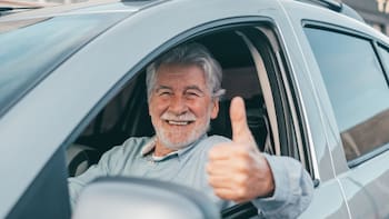 Fin de la licencia de conducir para mayores de 65: no podrán renovar el carnet si no cumplen este requisito