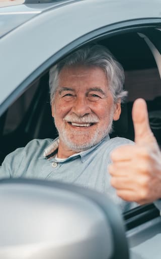 Cancelan la licencia de conducir para los mayores de 65 años: ya no podrán renovar su permiso si no cumplen este requisito