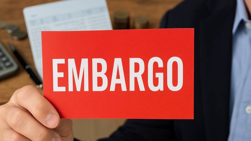 El Gobierno ha iniciado nuevas acciones de control fiscal que permiten implementar medidas sobre las cuentas y tarjetas de aquellos contribuyentes que presentan deudas pendientes. (Fuente: Representación creada con IA)