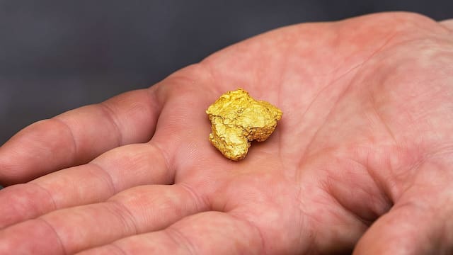 La basura contiene oro de 22 quilates en su interior: cómo logran recuperarlo