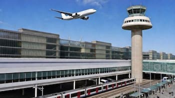 Edifican una estación de trenes en el aeropuerto que lo enlazará con líneas de toda la ciudad