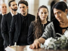 Al morir el titular de una cuenta bancaria, ¿qué deben realizar los familiares para no heredar deudas?