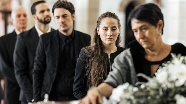 Al morir el titular de una cuenta bancaria, ¿qué deben realizar los familiares para no heredar deudas?