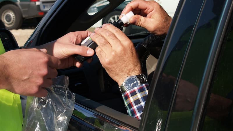 Lo anunció la DGT: ¿con cuántas cervezas doy positivo en el control de alcoholemia?