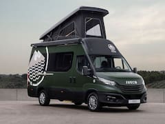 Así es la furgoneta camper de Iveco: una van dotada con ducha, cocina y áreas de descanso, perfecta para viajes largos