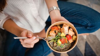 Los 6 alimentos con mayor colágeno que recomiendan los expertos para cuidar la piel y los músculos