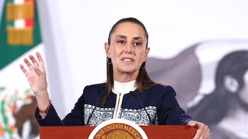 Claudia Sheinbaum llevará la maquinaria a las calles para rehacer las carreteras de todo el país: será una inversión millonaria