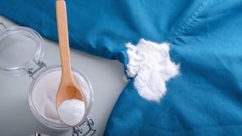 Mezclar una parte de agua oxigenada con tres de bicarbonato de sodio: para qué sirve y por qué recomiendan usar esta combinación