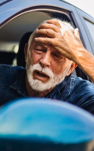 Se despide la licencia de conducir para mayores de 65 años: ya no podrán renovar el carnet si no cumplen este requisito esencial