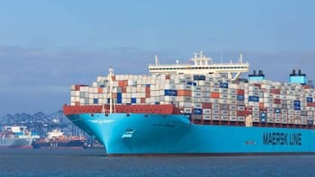 Emerge de las aguas barco de carga de propulsión nuclear: puede trasladar 14,000 contenedores y es considerado el más grande del mundo