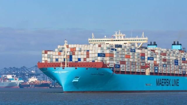 Emerge de las aguas barco de carga de propulsión nuclear: puede trasladar 14,000 contenedores y es considerado el más grande del mundo