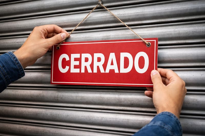 La Secretaría de Hacienda de Bogotá realizará una actualización tecnológica que afectará temporalmente sus servicios presenciales y digitales. (Foto generada con IA)