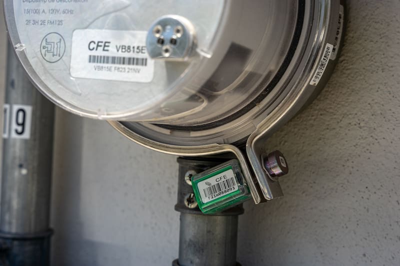 Con aplicaciones móviles y asistentes virtuales, los usuarios podrán controlar su consumo eléctrico, recibir alertas y verificar el estado del servicio sin salir de casa. Fuente: Shutterstock.