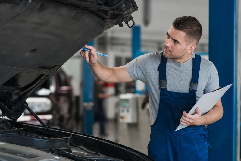 Engomado verde y placas 1 o 2: quiénes están obligados a verificar en mayo en Veracruz y cuánto cuesta no hacerlo. Fuente: Shutterstock.