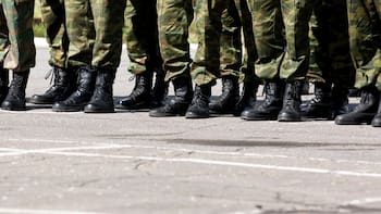 Vuelve el servicio militar: por orden del Gobierno, castigarán a todos los inmigrantes que no se inscriban en las Fuerzas Armadas antes de esta edad