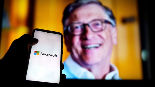 Adiós a los celulares | El fundador de Microsoft afirma que ya no tienen que usarse y reveló cuál será su sustituto a nivel global