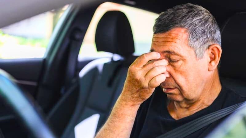 Si alguna luz no funciona, la multa va de 586 a 2,346 pesos y puede implicar la pérdida de hasta tres puntos. Fuente: Shutterstock.